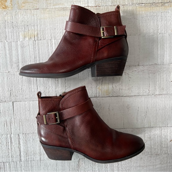 Vince Camuto Shoes - Vince Camuto Peamer size 8.5 cognac brown leather buckle ankle boots